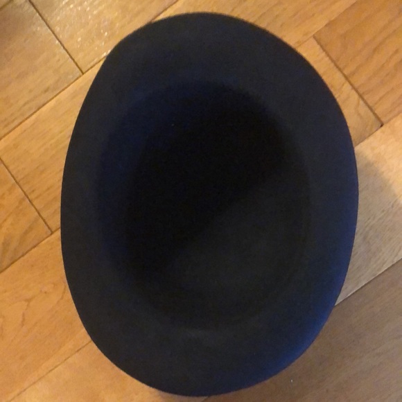 Vintage black felt hat with black ribbon on inner rim - Picture 3 of 3